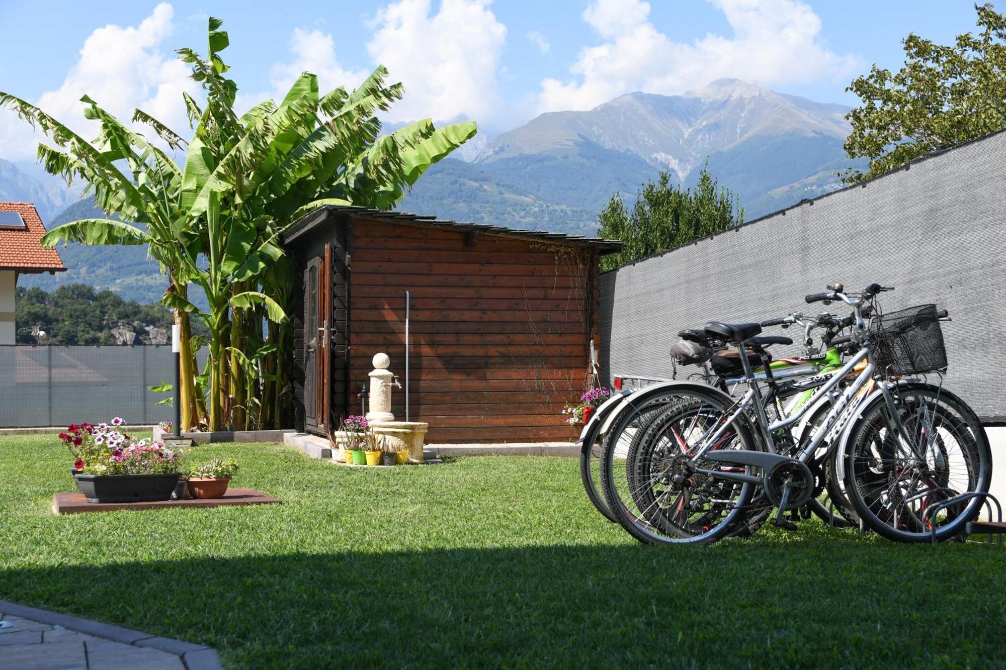 Il Giardino Dei Ciliegi Apartment Colico Exterior photo